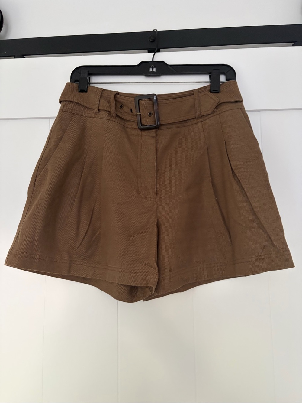 High-Rise Pleated kaki Women's Shorts with Belt